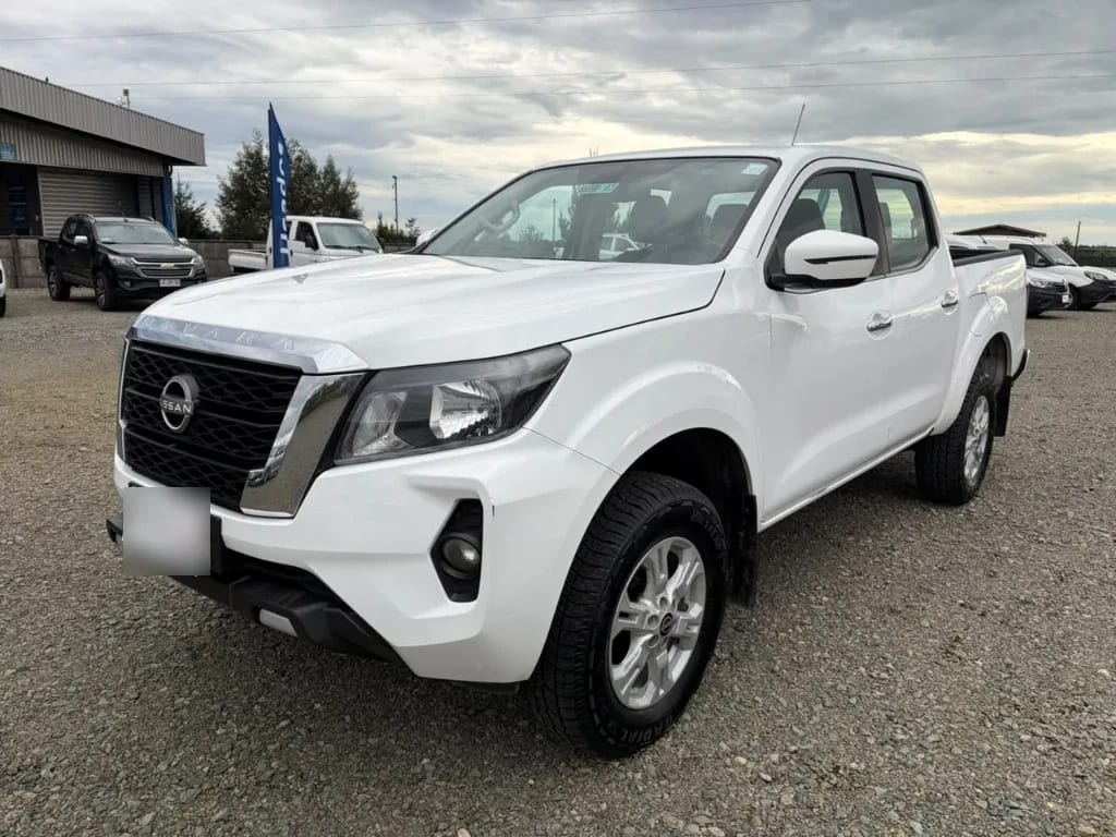 Nissan Navara D Cab Mt 4x4 2.3 año 2023