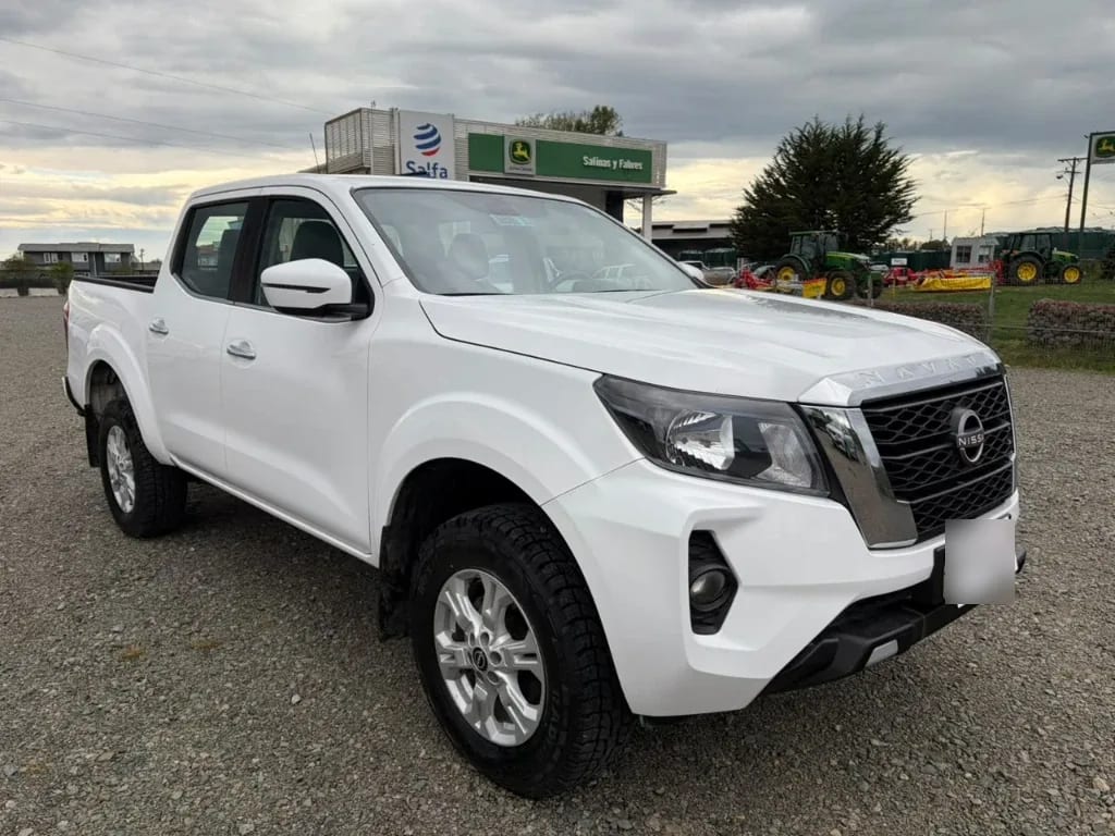 Nissan Navara D Cab Mt 4x4 2.3 año 2023