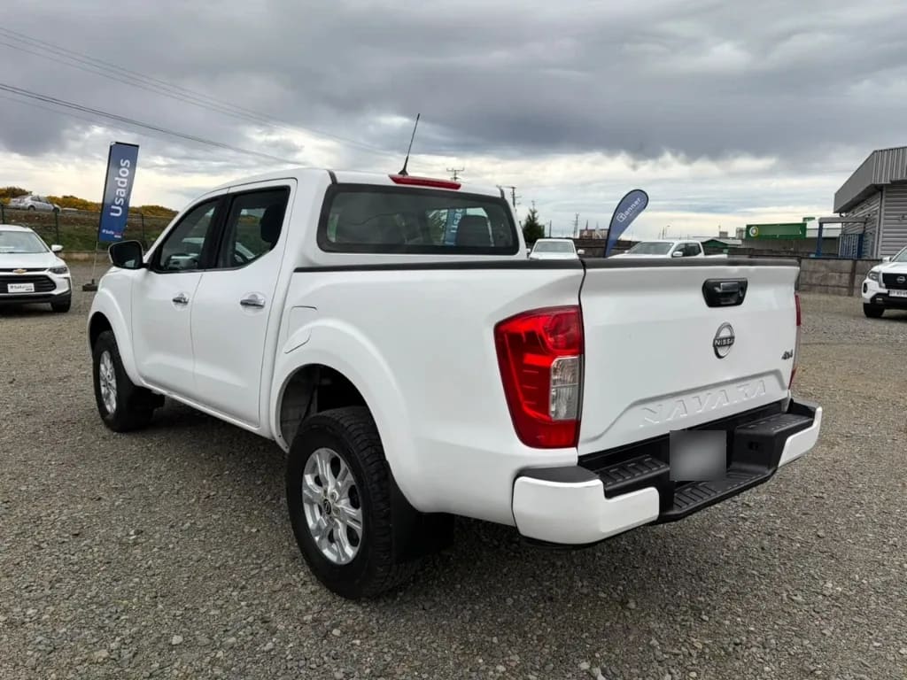 Nissan Navara D Cab 4x4 2.3 At año 2023