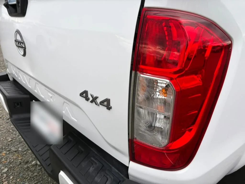 Nissan Navara D Cab 4x4 2.3 At año 2023