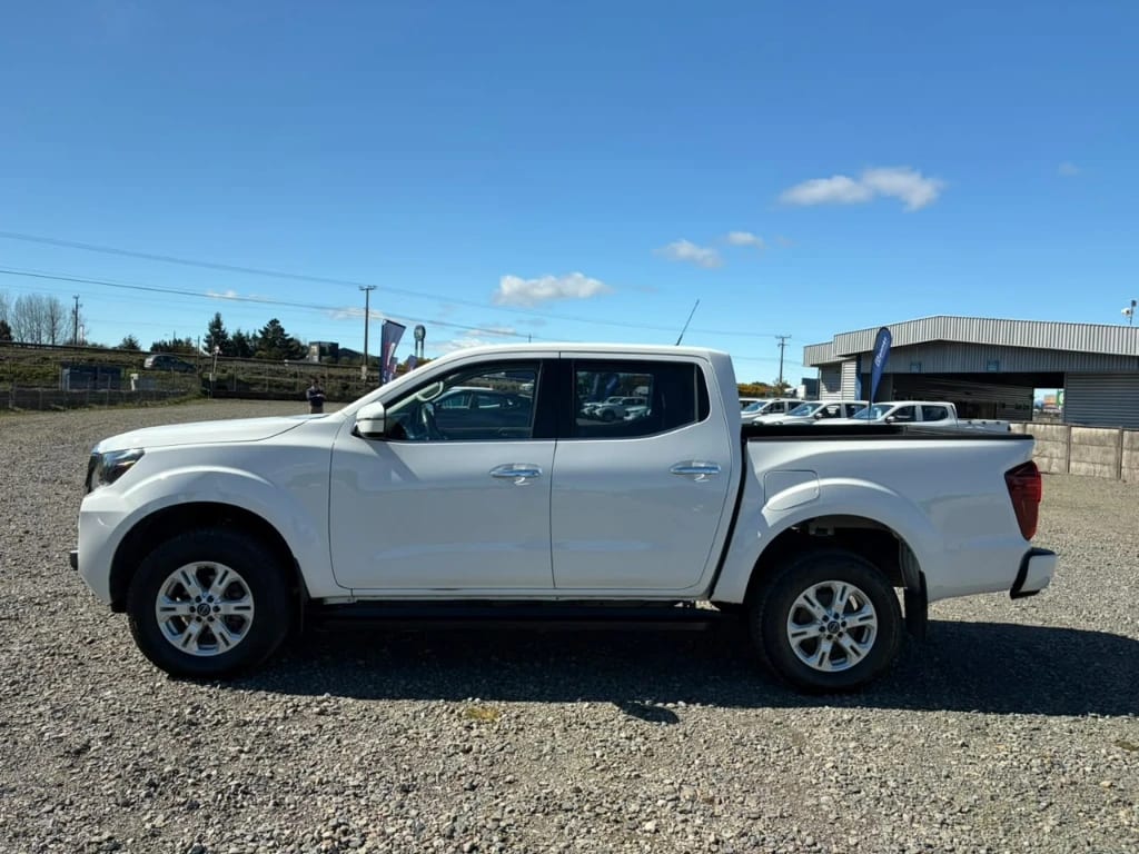 Nissan Navara D Cab Mt 4x4 2.3 año 2023