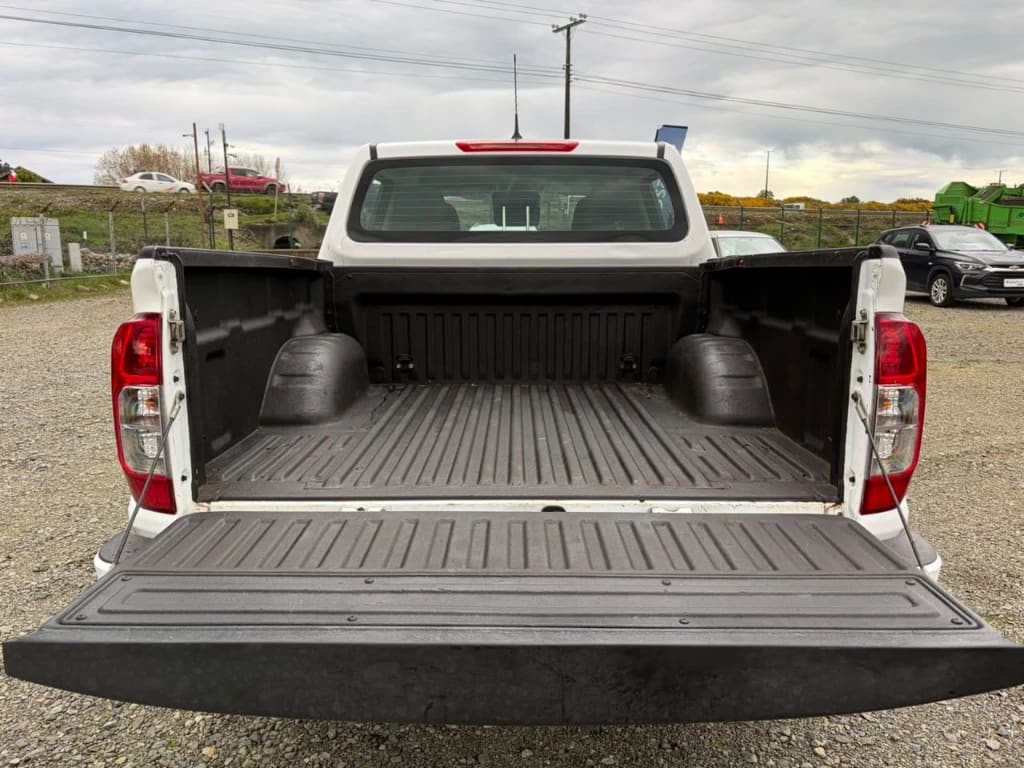 Nissan Navara D Cab Mt 4x4 2.3 año 2023