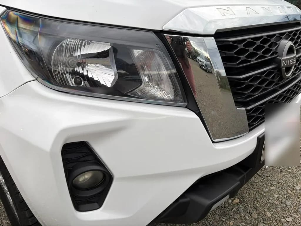 Nissan Navara D Cab 4x4 2.3 At año 2023