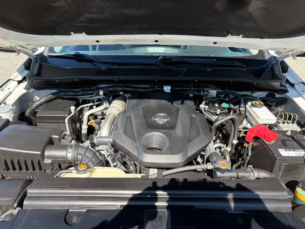 Nissan Navara D Cab Mt 4x4 2.3 año 2023