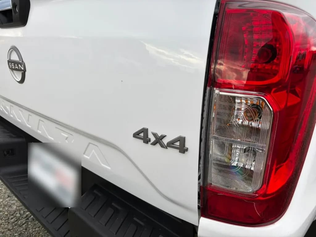 Nissan Navara D Cab Mt 4x4 2.3 año 2023