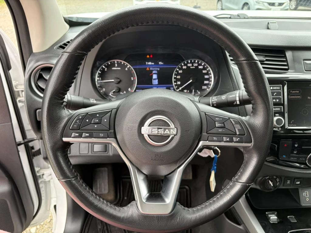 Nissan Navara D Cab 4x4 2.3 At año 2023