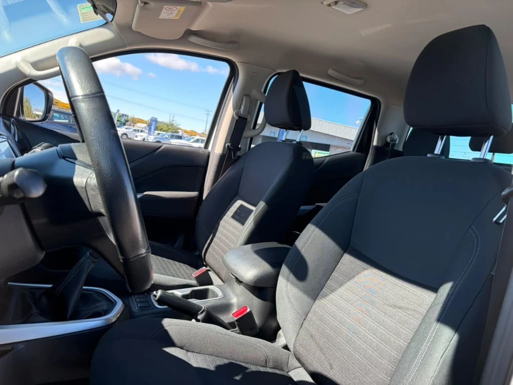 Nissan Navara D Cab Mt 4x4 2.3 año 2023