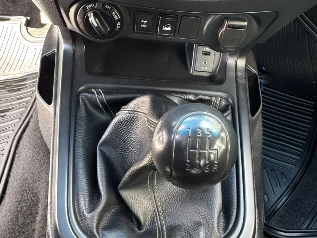 Nissan Navara Dc 4x4 2.3 Tdi Se año 2023