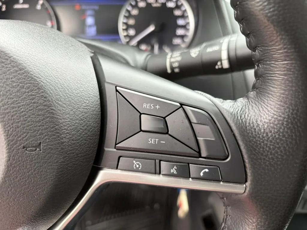 Nissan Navara D Cab 4x4 2.3 At año 2023