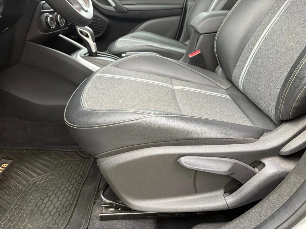 Chevrolet Tracker 1.2t Ltz R 4x2 At 5p año 2025