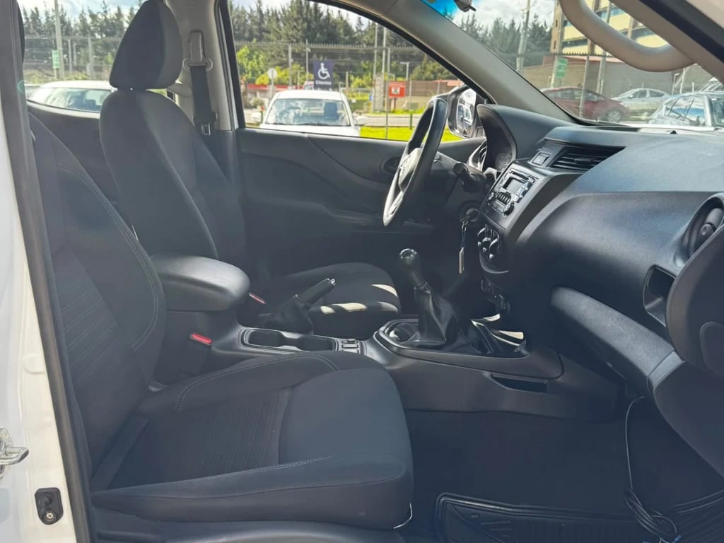 Nissan Navara Dc 4x4 2.3 Tdi Se año 2023