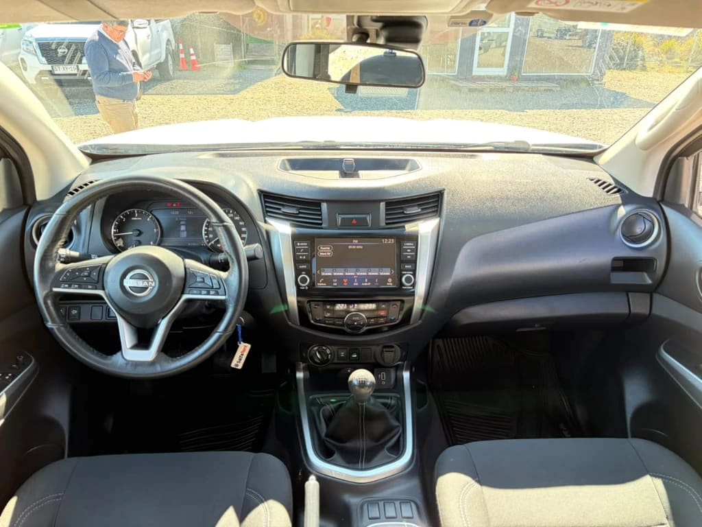 Nissan Navara D Cab Mt 4x4 2.3 año 2023