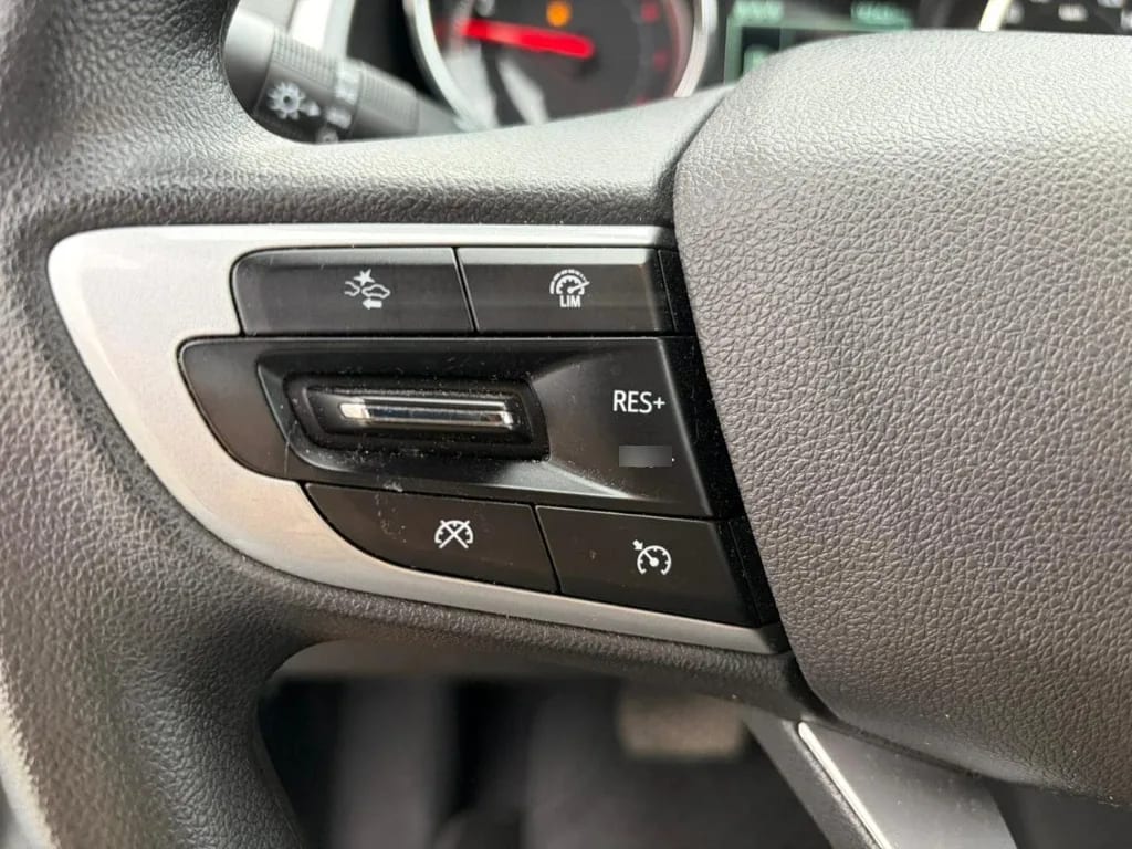 Chevrolet Tracker 1.2t Ltz R 4x2 At 5p año 2025
