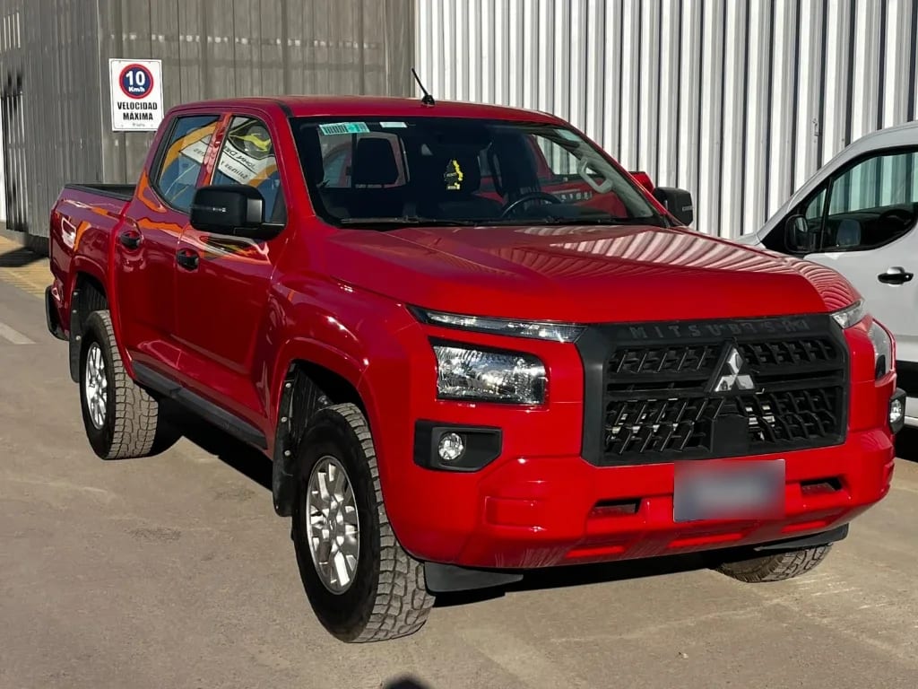 Mitsubishi L200 Katana D/c 2.4 Tdi Mt Xrt 4x4 año 2023