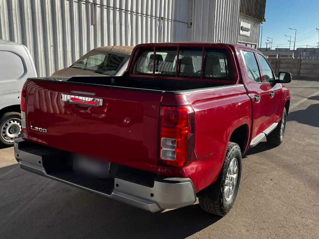 Mitsubishi L200 Katana D/c 2.4 Tdi Mt Xrt 4x4 año 2023