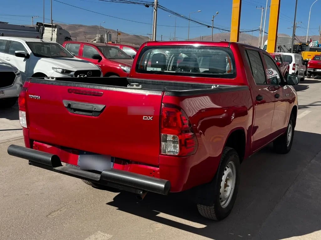 Toyota Hilux Dc 4x4 2.4 D Dx Mt año 2023