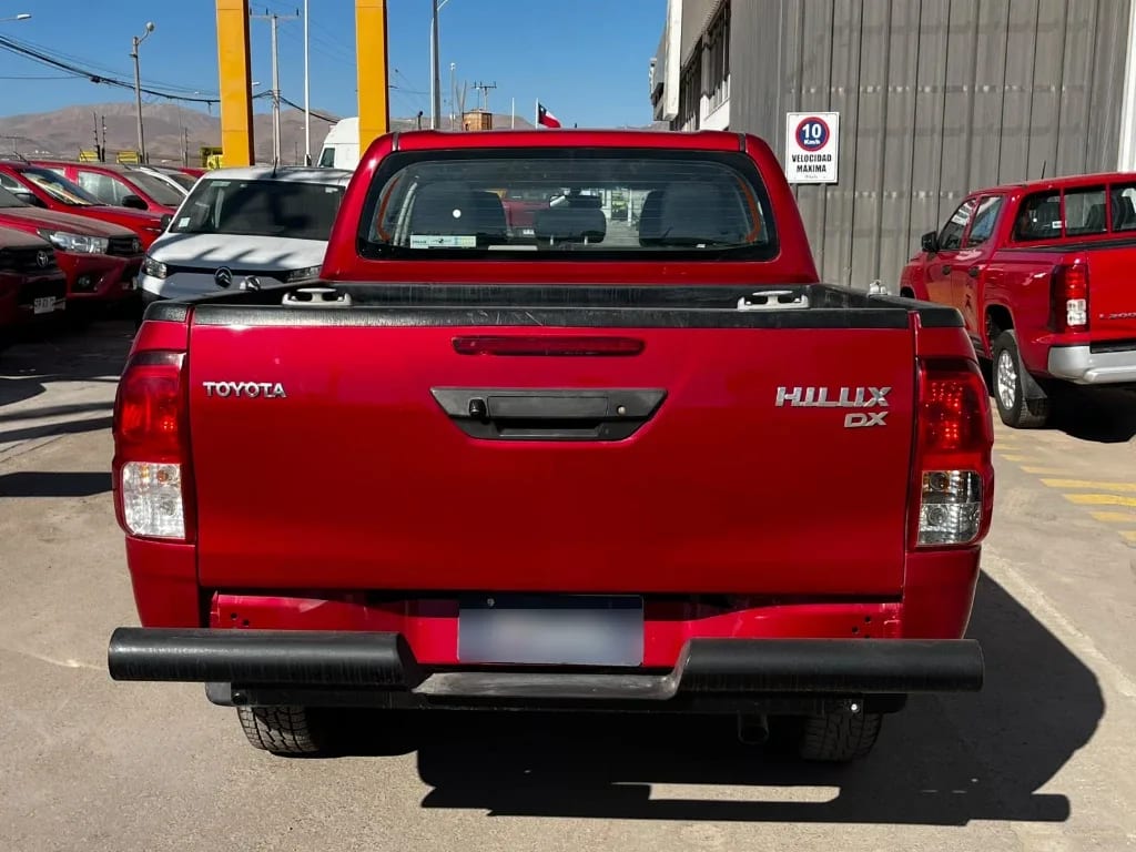 Toyota Hilux Dc 4x4 2.4 D Dx Mt año 2023