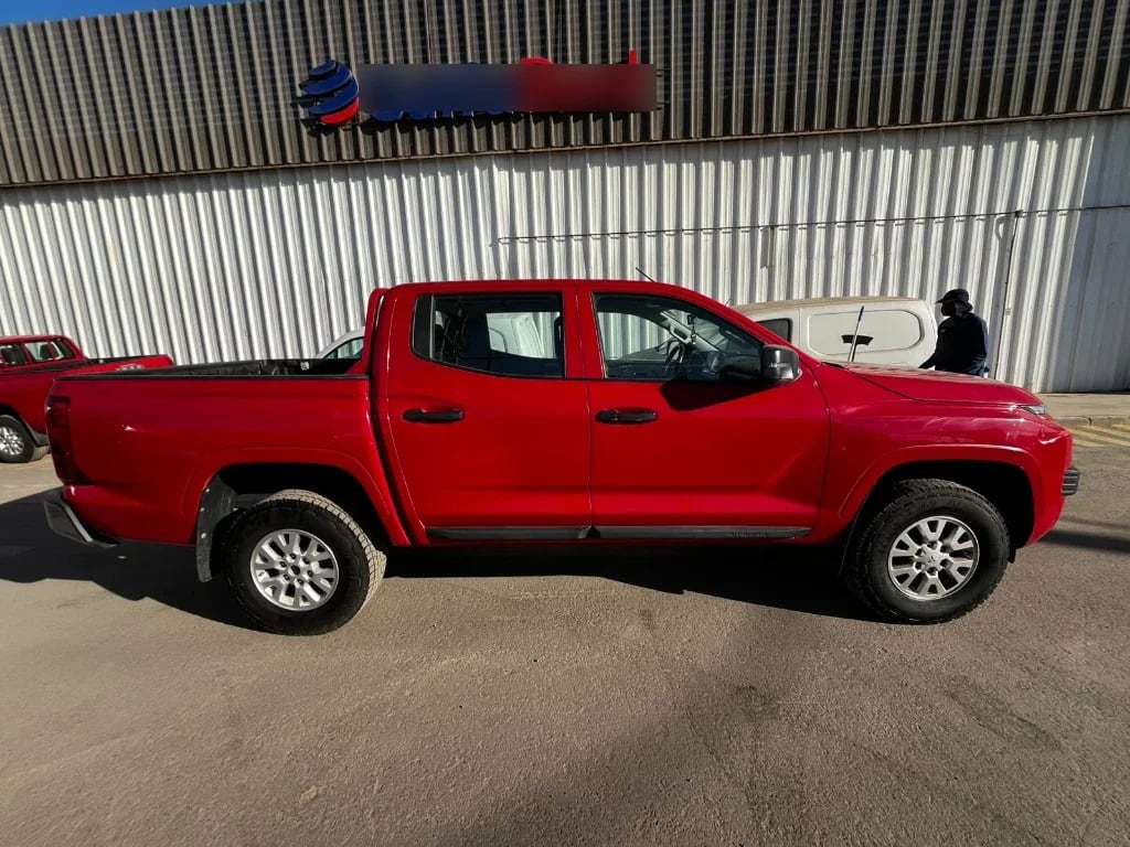 Mitsubishi L200 Katana D/c 2.4 Tdi Mt Xrt 4x4 año 2023