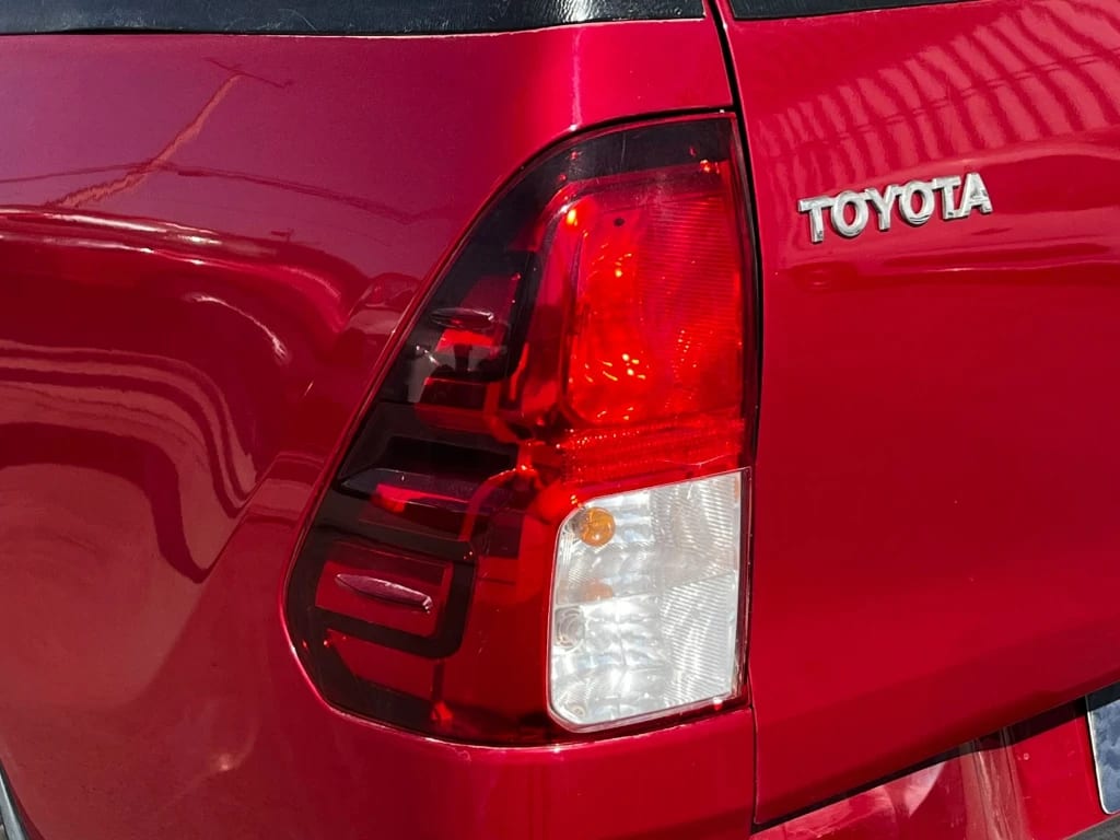 Toyota Hilux Dc 4x4 2.4 D Dx Mt año 2023