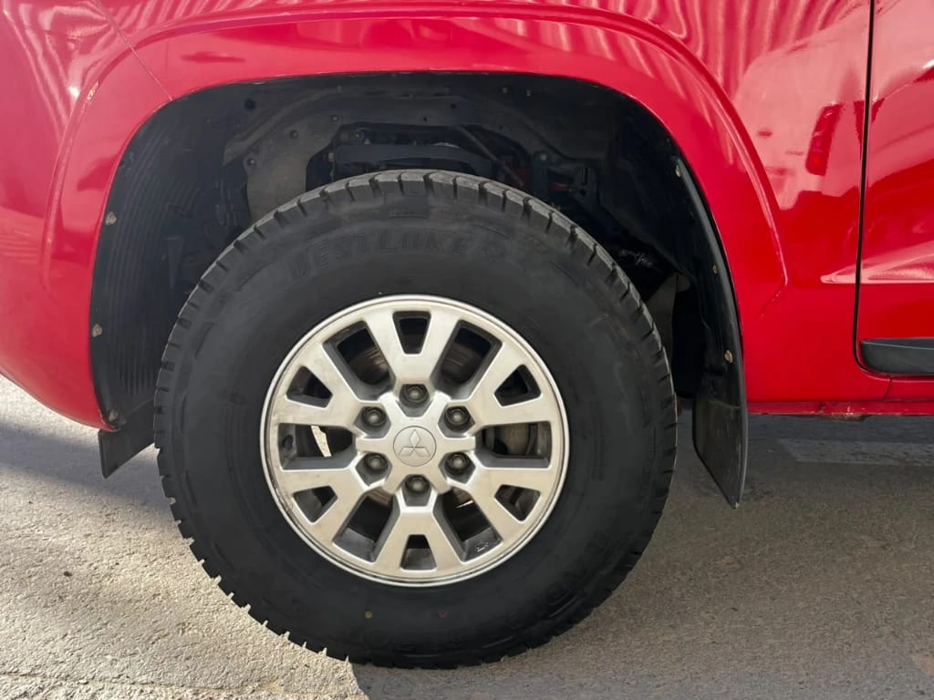 Mitsubishi L200 Katana D/c 2.4 Tdi Mt Xrt 4x4 año 2023