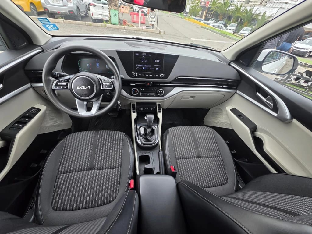 Kia Carens Ex 1.4 Aut año 2022