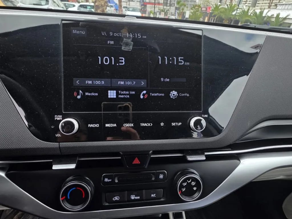 Kia Carens Ex 1.4 Aut año 2022