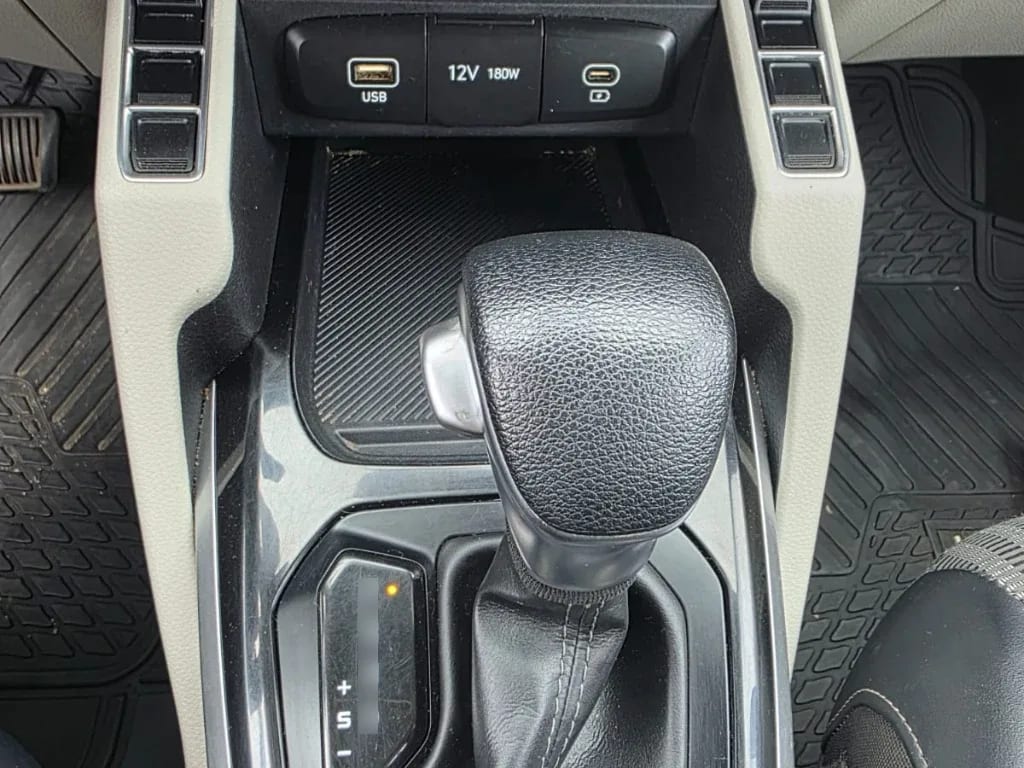 Kia Carens Ex 1.4 Aut año 2022