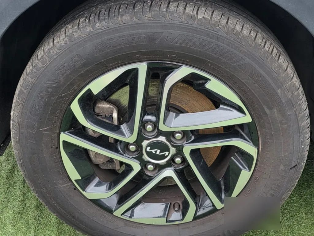 Kia Carens Ex 1.4 Aut año 2022