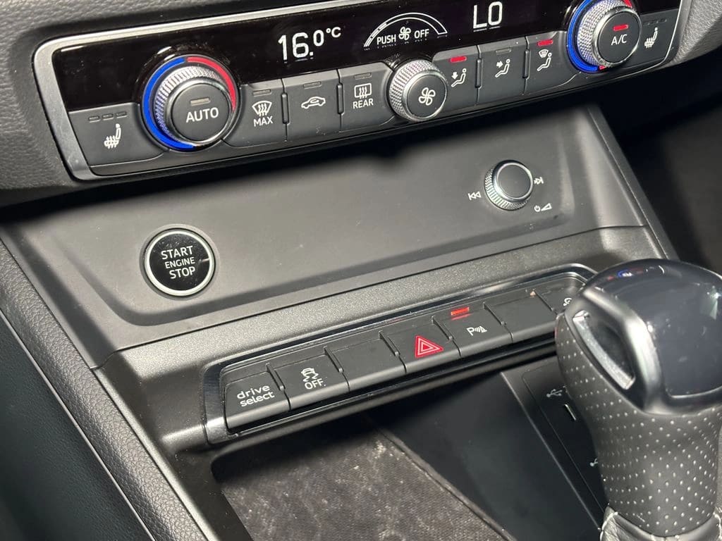 Audi Q3 35 Tfsi 1.4 Aut S-Line año 2024