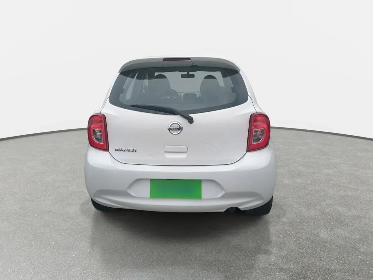 Nissan March 1.6 Sport Sense 4x2 Mt 5p año 2021