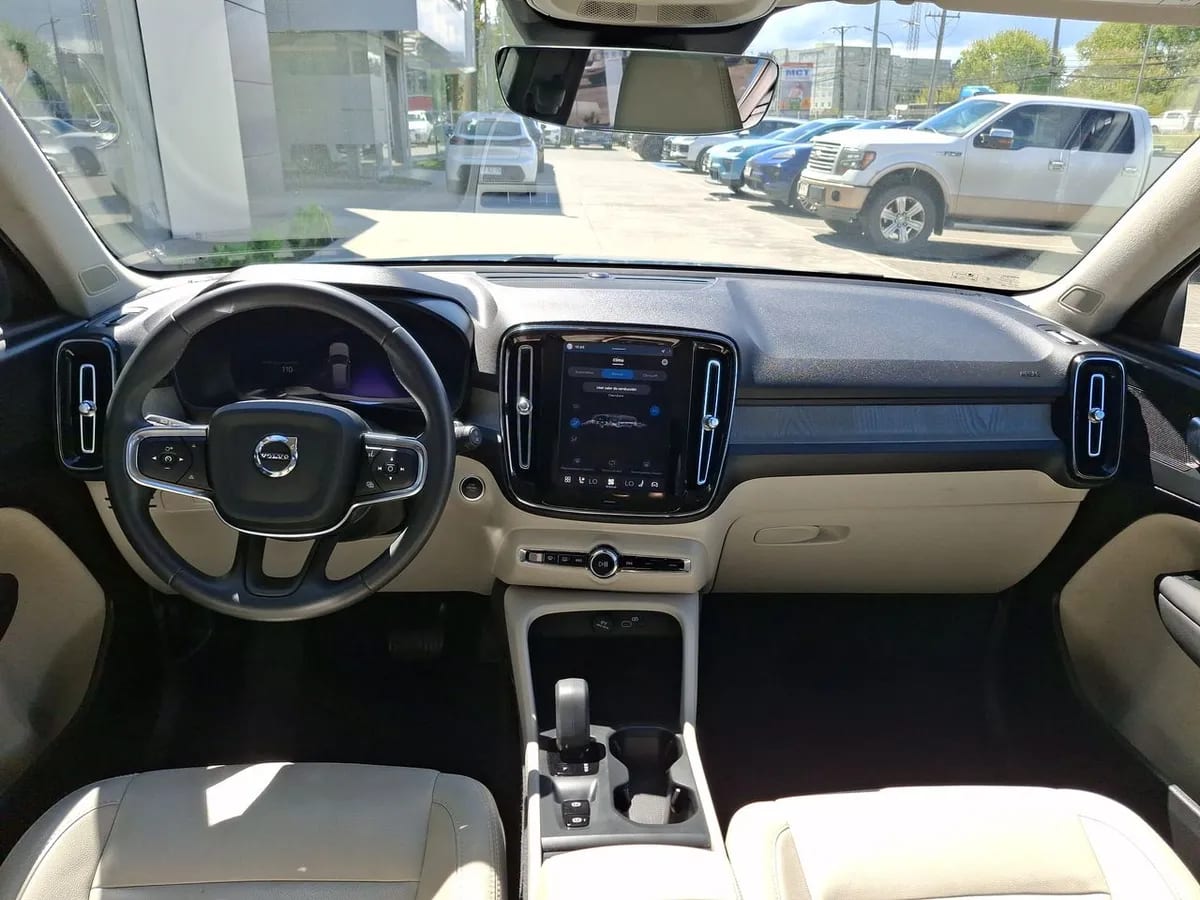 Volvo Xc40 2.0 B4 Plus Hibrido Fwd 4x2 At 5p año 2025