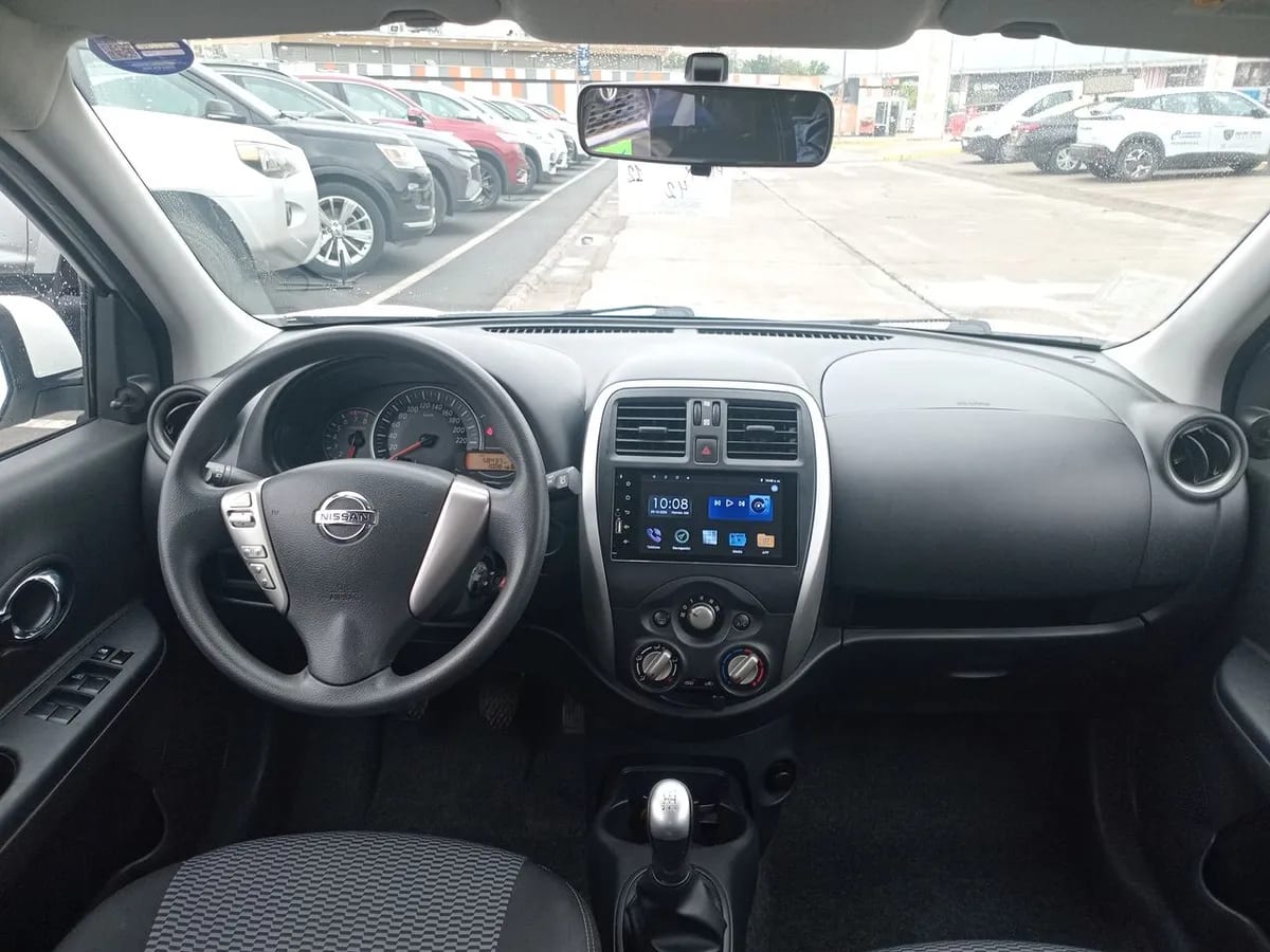 Nissan March 1.6 Sport Sense 4x2 Mt 5p año 2021