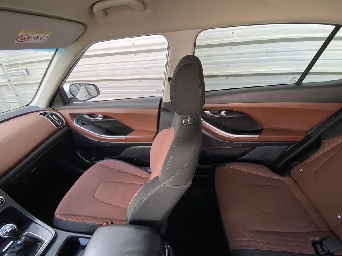 Hyundai Creta Grand 2.0 Plus Su2i 4x2 Mt 5p año 2025