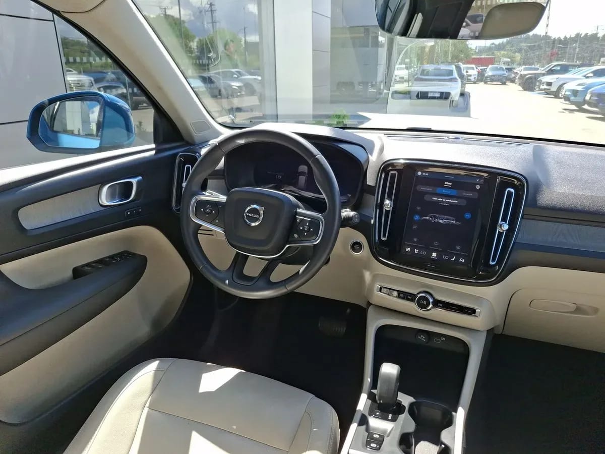 Volvo Xc40 2.0 B4 Plus Hibrido Fwd 4x2 At 5p año 2025