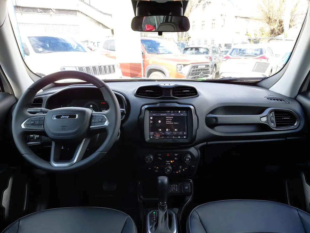 Jeep Renegade 1.3t Longitude 4x2 At 5p año 2025