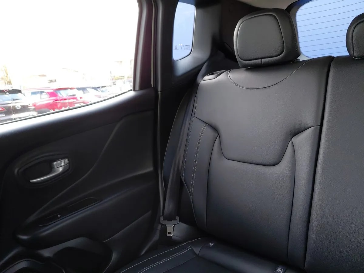 Jeep Renegade 1.3t Longitude 4x2 At 5p año 2025