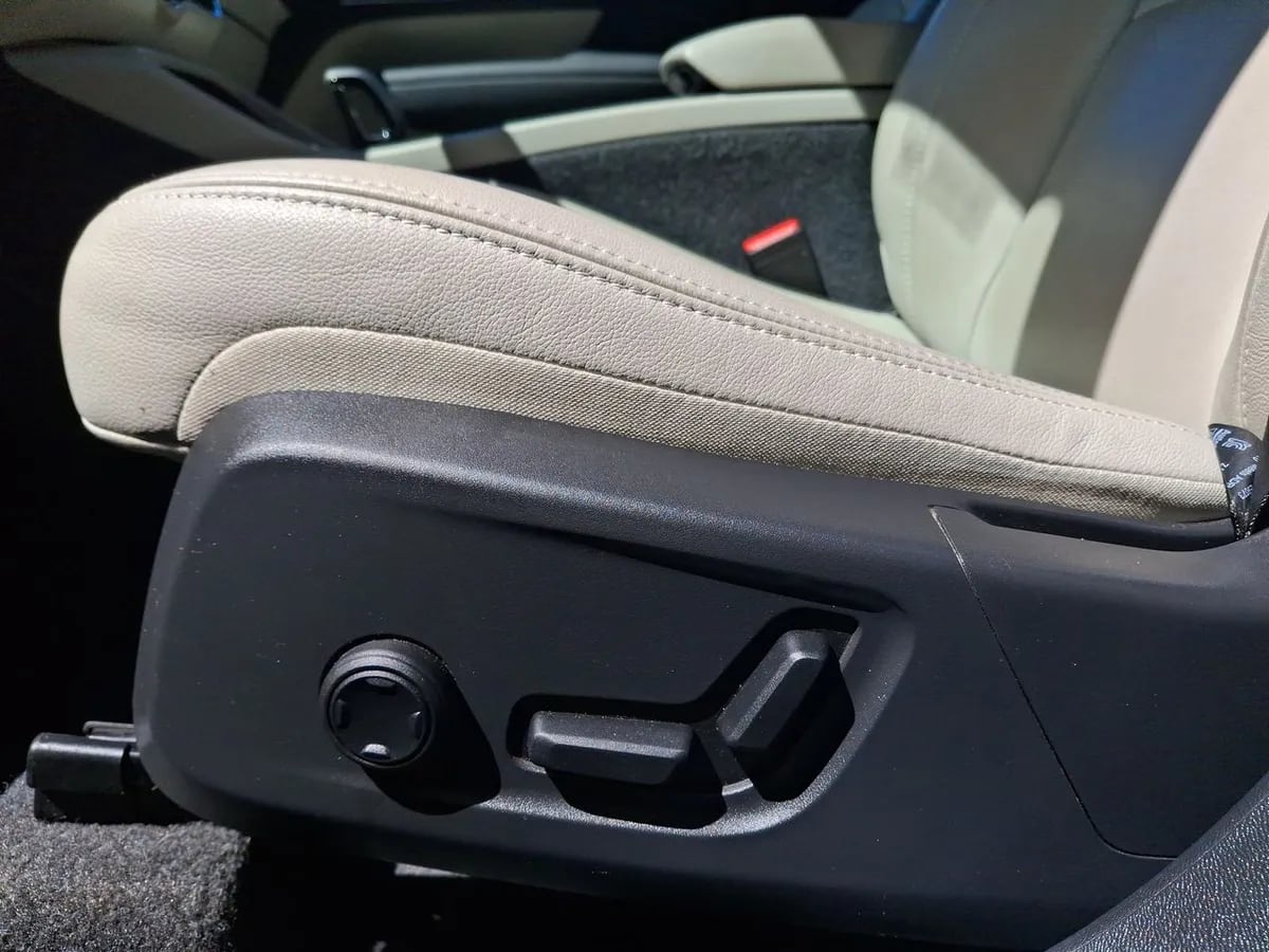 Volvo Xc40 2.0 B4 Plus Hibrido Fwd 4x2 At 5p año 2025