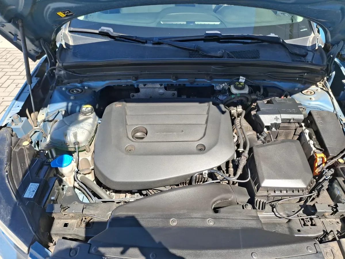 Volvo Xc40 2.0 B4 Plus Hibrido Fwd 4x2 At 5p año 2025