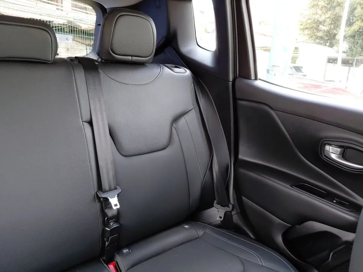Jeep Renegade 1.3t Longitude 4x2 At 5p año 2025