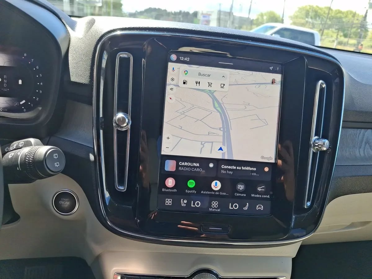 Volvo Xc40 2.0 B4 Plus Hibrido Fwd 4x2 At 5p año 2025