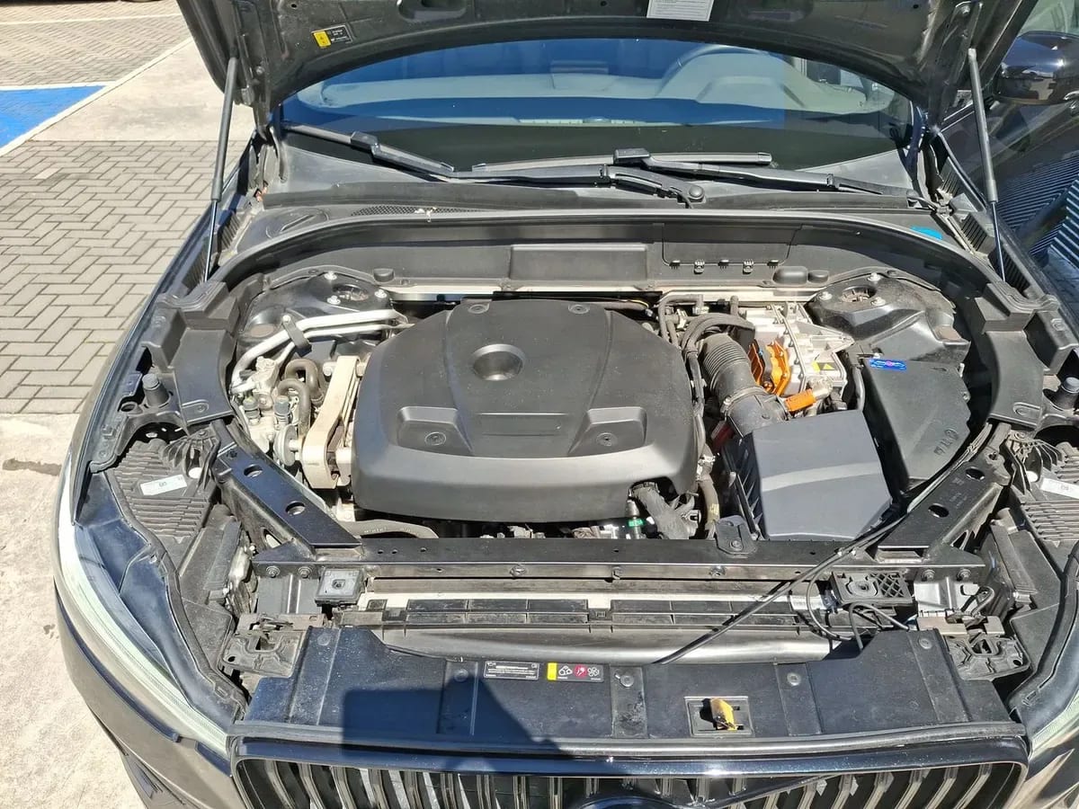 Volvo Xc60 2.0 T8 Recharge Plus Hybrid Awd At 5p año 2025