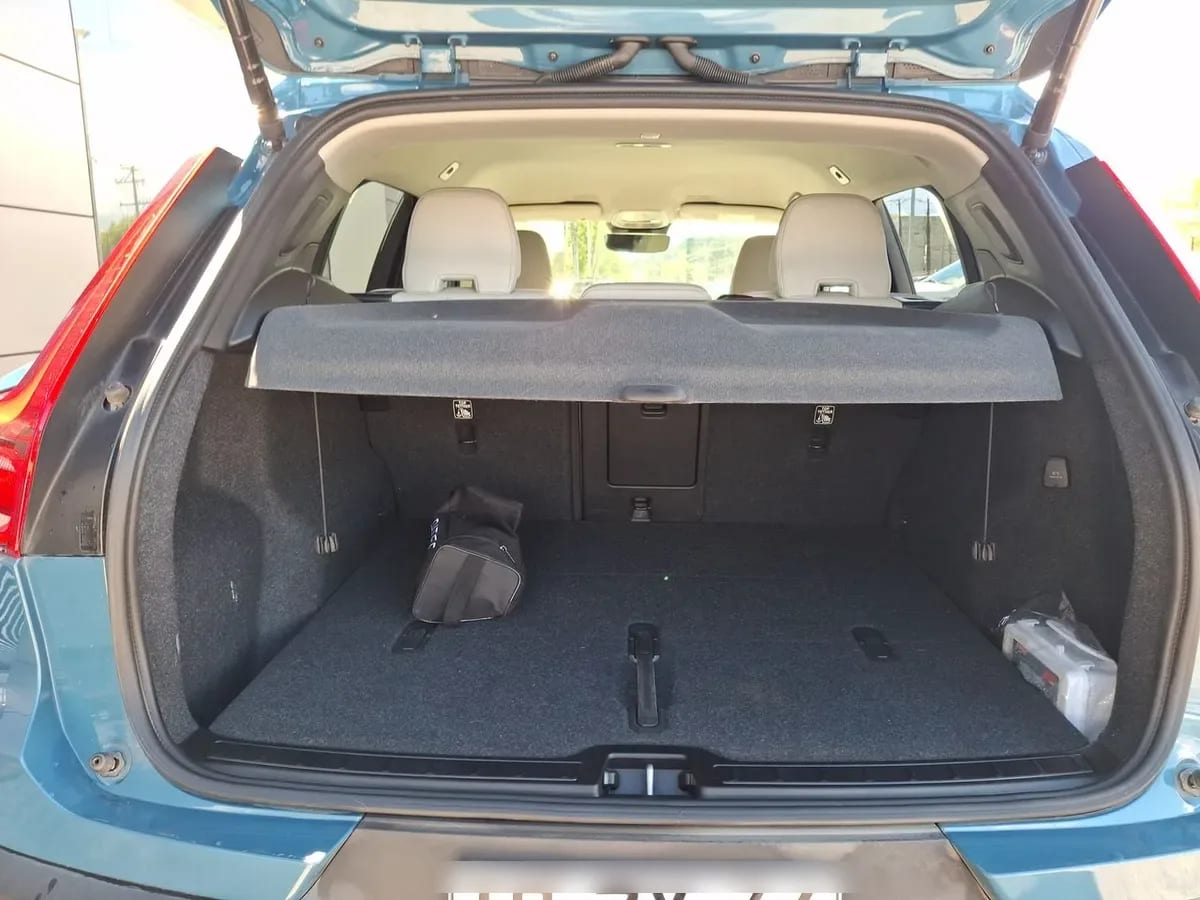 Volvo Xc40 2.0 B4 Plus Hibrido Fwd 4x2 At 5p año 2025