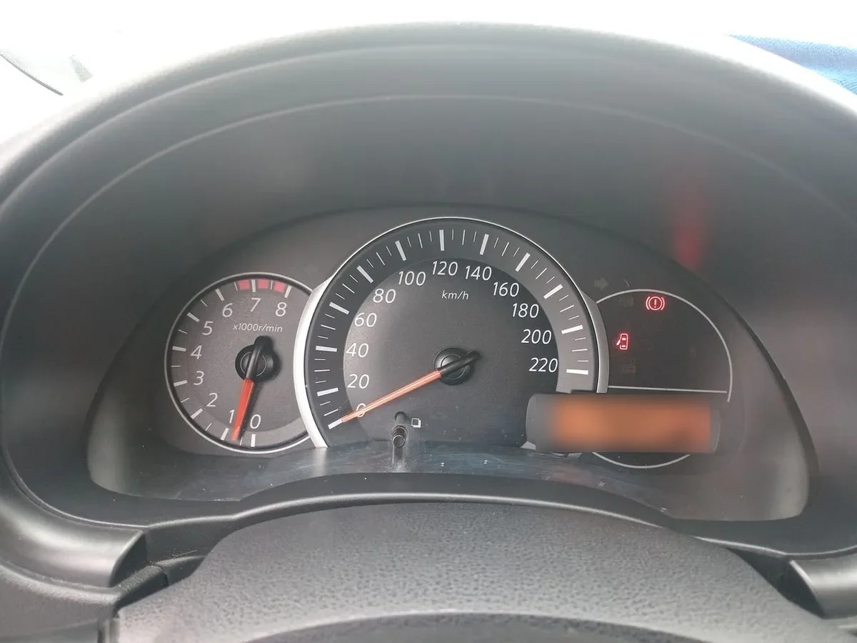 Nissan March 1.6 Sport Sense 4x2 Mt 5p año 2021