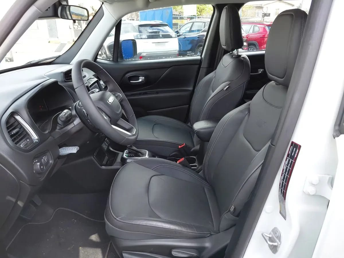 Jeep Renegade 1.3t Longitude 4x2 At 5p año 2025