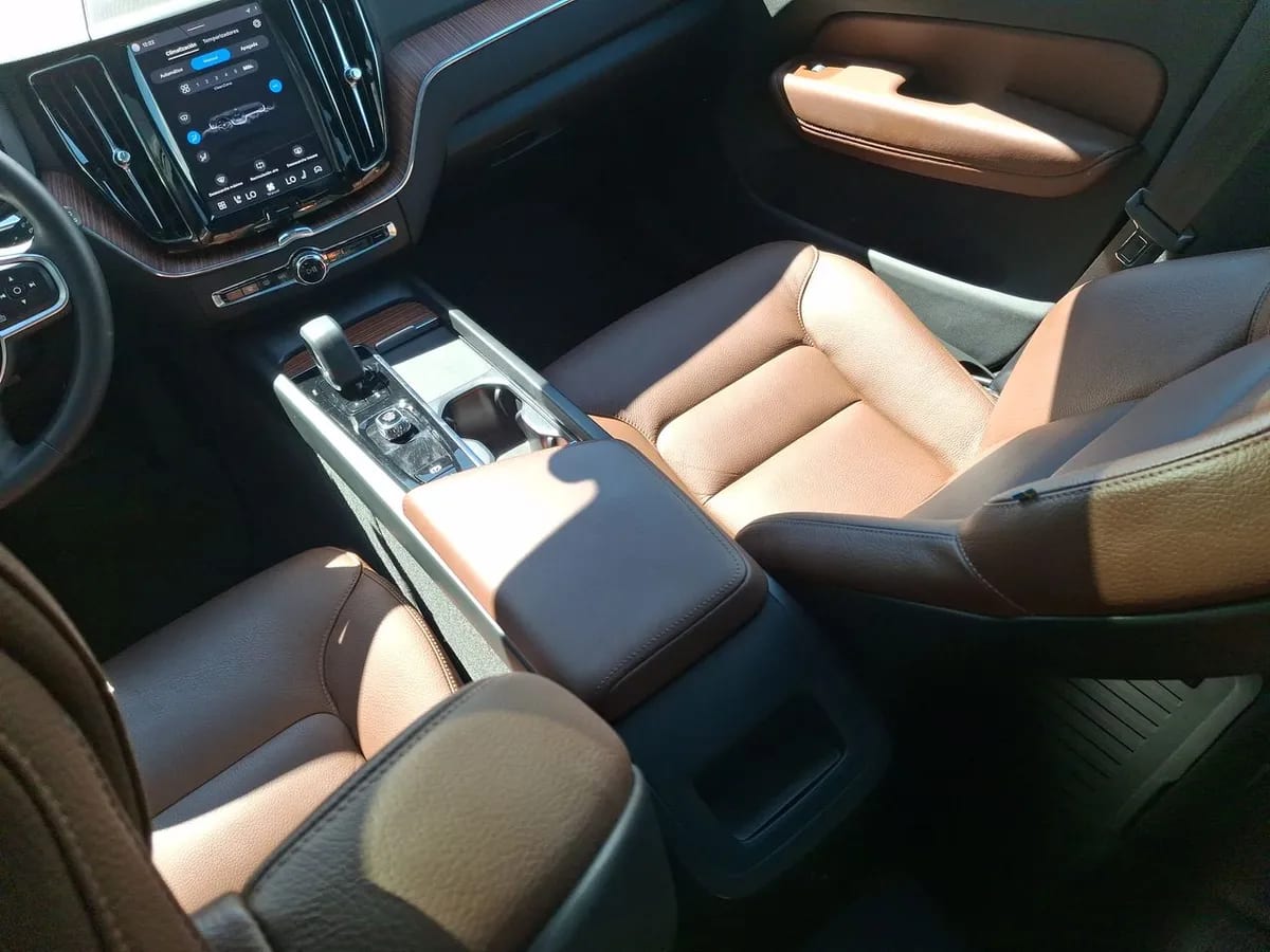 Volvo Xc60 2.0 T8 Recharge Plus Hybrid Awd At 5p año 2025