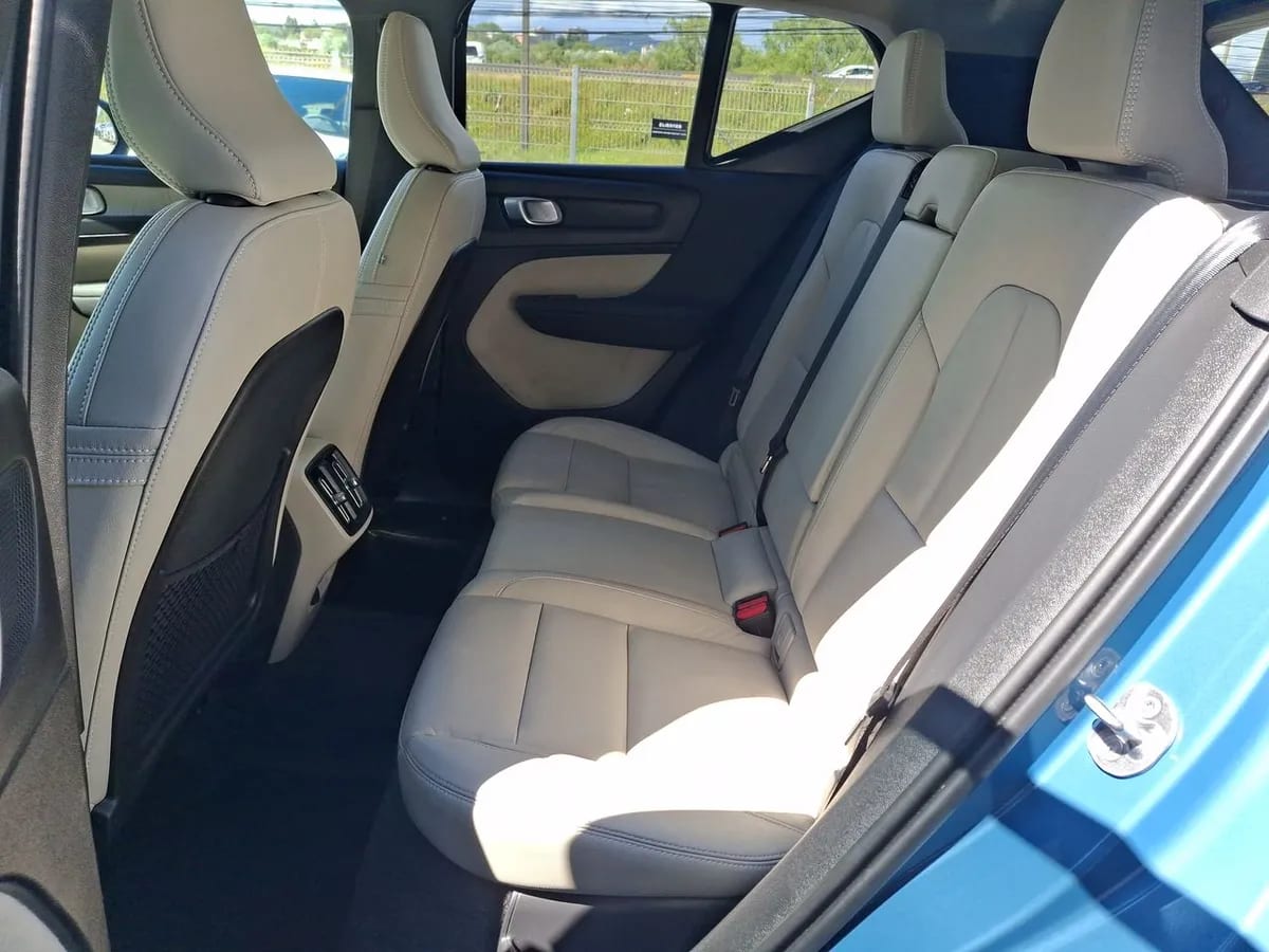 Volvo Xc40 2.0 B4 Plus Hibrido Fwd 4x2 At 5p año 2025