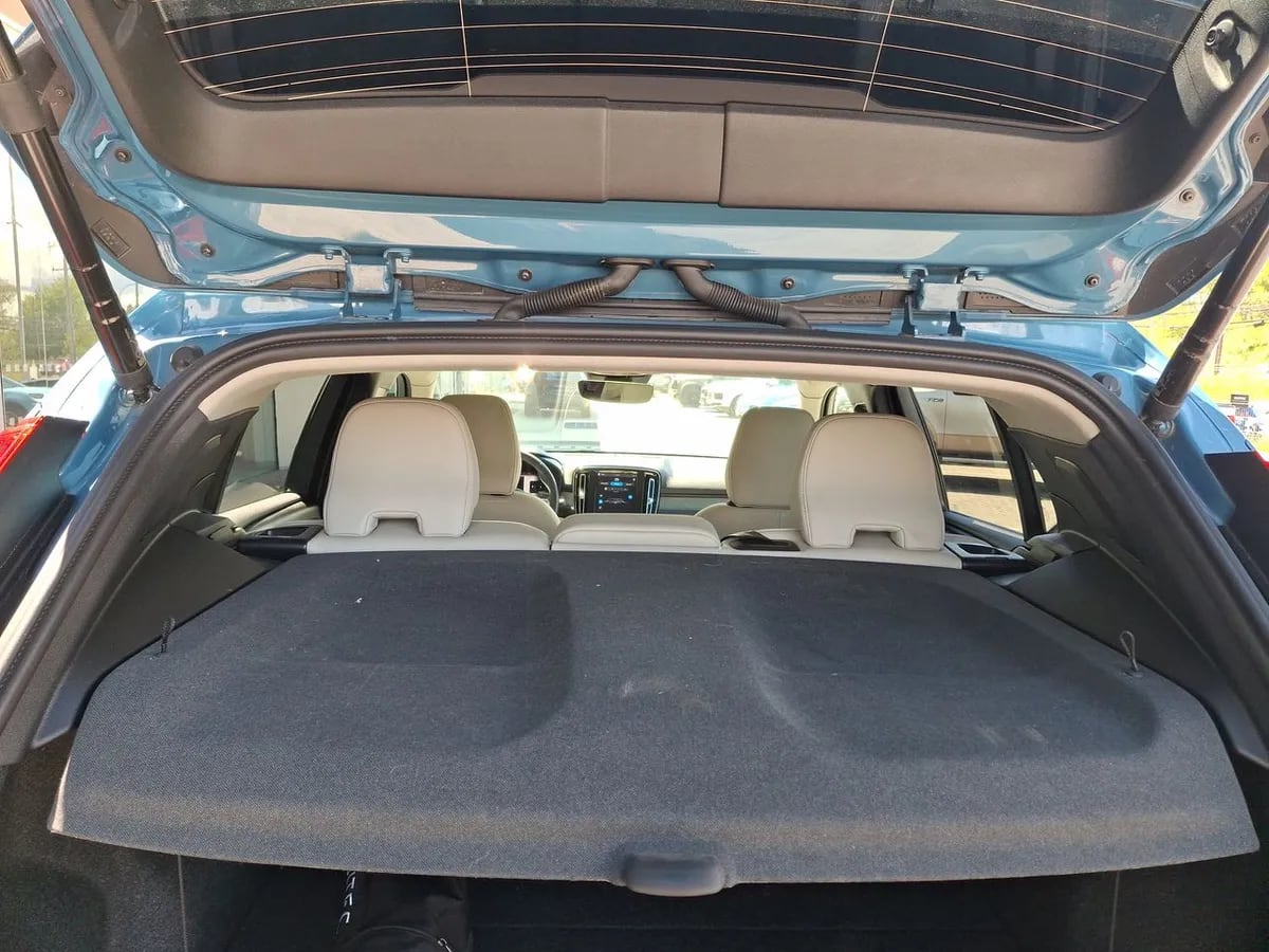 Volvo Xc40 2.0 B4 Plus Hibrido Fwd 4x2 At 5p año 2025