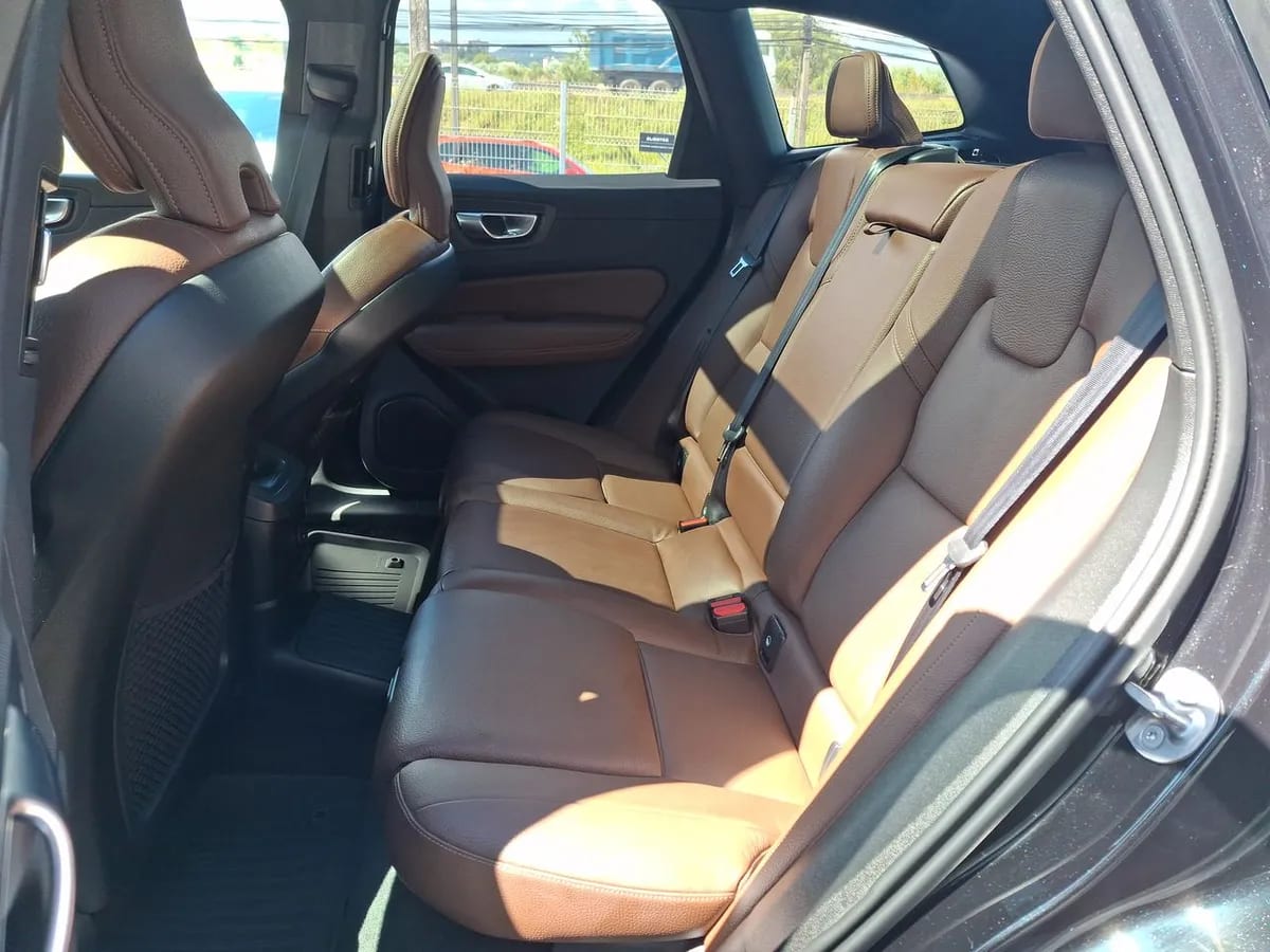 Volvo Xc60 2.0 T8 Recharge Plus Hybrid Awd At 5p año 2025