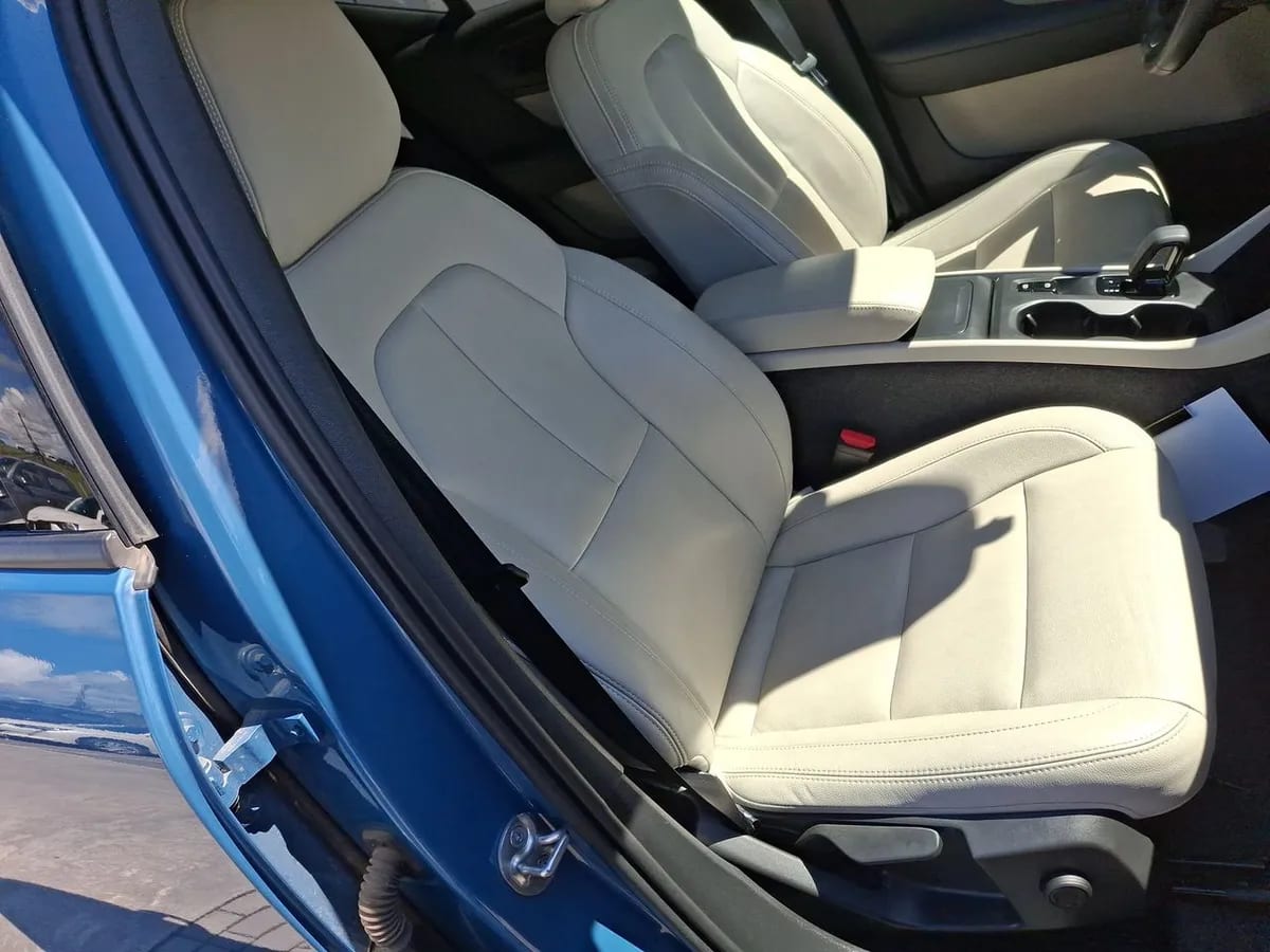 Volvo Xc40 2.0 B4 Plus Hibrido Fwd 4x2 At 5p año 2025