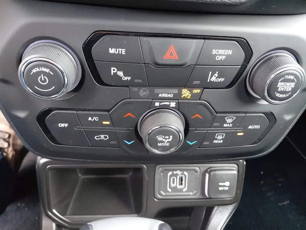 Jeep Renegade 1.3t Longitude 4x2 At 5p año 2025